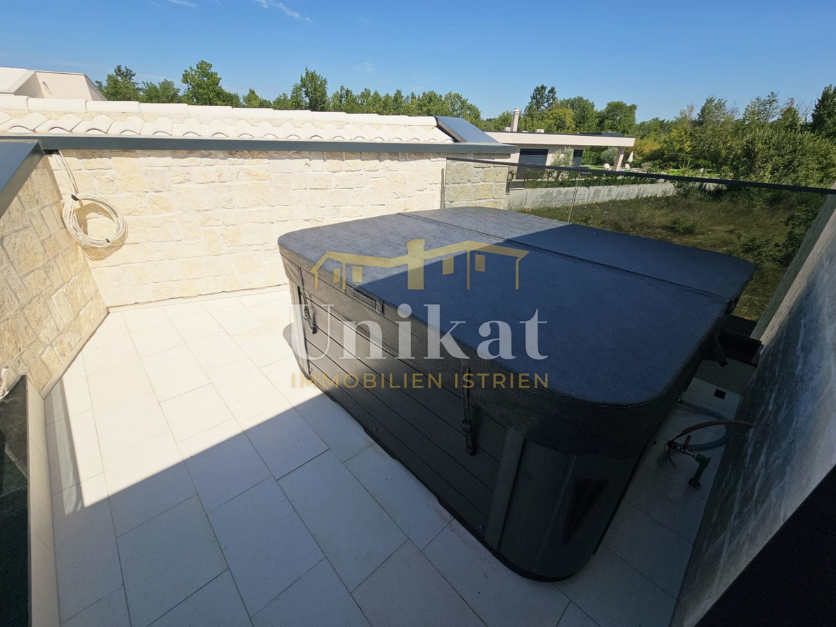 Moderna novogradnja z bazenom blizu Poreča